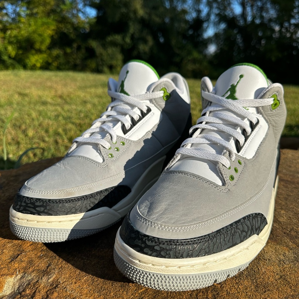 Nike White and Gray Men's Sneakers with Green Accents